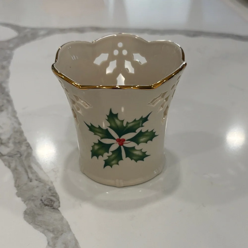 NWOT Lenox Cream and Gold Holly Leaf Candle Holder